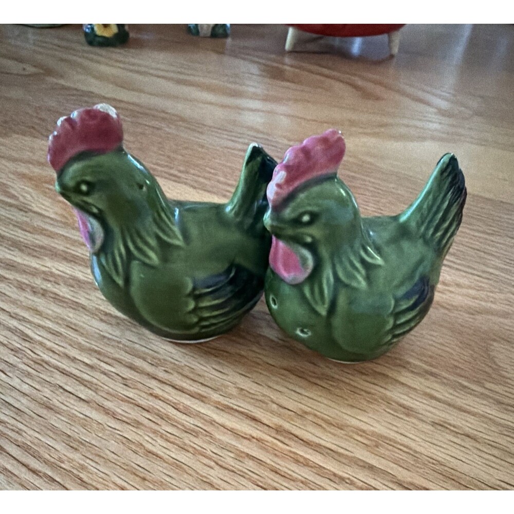 Vintage hand Painted Ceramic Chicken Hen Salt & Pepper Shakers (2) w/ Stoppers